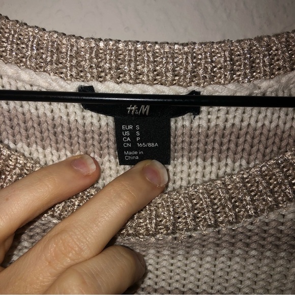 H&M cream and tan striped metallic gold round collar long sleeve sweater size s - Picture 2 of 6